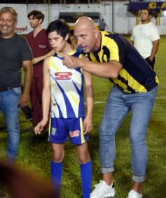 Foto de la galería: Junto a la gente y a pura fiesta, Néstor Pitana tuvo su homenaje despedida en Posadas