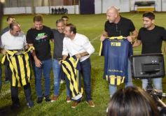 Foto de la galería: Junto a la gente y a pura fiesta, Néstor Pitana tuvo su homenaje despedida en Posadas