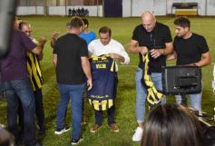 Foto de la galería: Junto a la gente y a pura fiesta, Néstor Pitana tuvo su homenaje despedida en Posadas