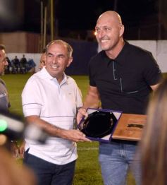 Foto de la galería: Junto a la gente y a pura fiesta, Néstor Pitana tuvo su homenaje despedida en Posadas