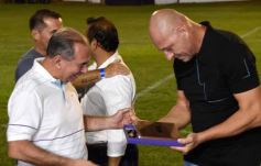 Foto de la galería: Junto a la gente y a pura fiesta, Néstor Pitana tuvo su homenaje despedida en Posadas