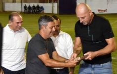 Foto de la galería: Junto a la gente y a pura fiesta, Néstor Pitana tuvo su homenaje despedida en Posadas