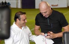 Foto de la galería: Junto a la gente y a pura fiesta, Néstor Pitana tuvo su homenaje despedida en Posadas