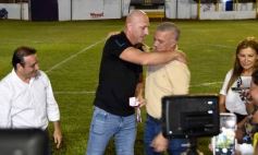 Foto de la galería: Junto a la gente y a pura fiesta, Néstor Pitana tuvo su homenaje despedida en Posadas