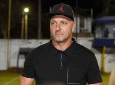 Foto de la galería: Junto a la gente y a pura fiesta, Néstor Pitana tuvo su homenaje despedida en Posadas