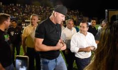 Foto de la galería: Junto a la gente y a pura fiesta, Néstor Pitana tuvo su homenaje despedida en Posadas