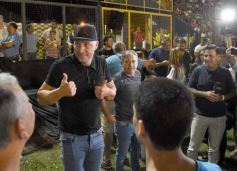 Foto de la galería: Junto a la gente y a pura fiesta, Néstor Pitana tuvo su homenaje despedida en Posadas