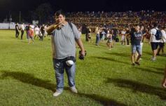 Foto de la galería:  Jugando, arbitrando y con un golazo de penal: Pitana se despidió y dejó todo en la cancha