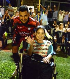 Foto de la galería:  Jugando, arbitrando y con un golazo de penal: Pitana se despidió y dejó todo en la cancha