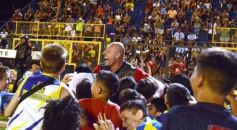 Foto de la galería:  Jugando, arbitrando y con un golazo de penal: Pitana se despidió y dejó todo en la cancha