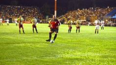 Foto de la galería:  Jugando, arbitrando y con un golazo de penal: Pitana se despidió y dejó todo en la cancha