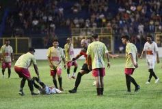 Foto de la galería:  Jugando, arbitrando y con un golazo de penal: Pitana se despidió y dejó todo en la cancha