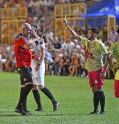 Foto de la galería:  Jugando, arbitrando y con un golazo de penal: Pitana se despidió y dejó todo en la cancha