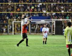 Foto de la galería:  Jugando, arbitrando y con un golazo de penal: Pitana se despidió y dejó todo en la cancha