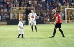 Foto de la galería:  Jugando, arbitrando y con un golazo de penal: Pitana se despidió y dejó todo en la cancha