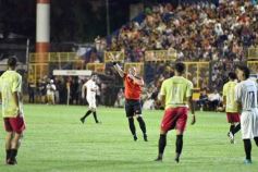 Foto de la galería:  Jugando, arbitrando y con un golazo de penal: Pitana se despidió y dejó todo en la cancha