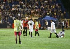 Foto de la galería:  Jugando, arbitrando y con un golazo de penal: Pitana se despidió y dejó todo en la cancha