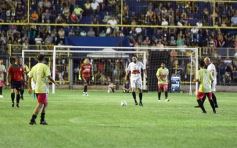 Foto de la galería:  Jugando, arbitrando y con un golazo de penal: Pitana se despidió y dejó todo en la cancha