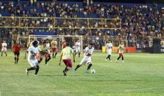 Foto de la galería:  Jugando, arbitrando y con un golazo de penal: Pitana se despidió y dejó todo en la cancha