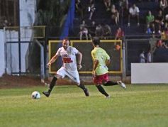 Foto de la galería:  Jugando, arbitrando y con un golazo de penal: Pitana se despidió y dejó todo en la cancha