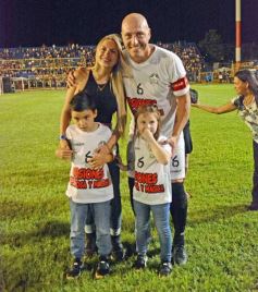 Foto de la galería:  Jugando, arbitrando y con un golazo de penal: Pitana se despidió y dejó todo en la cancha