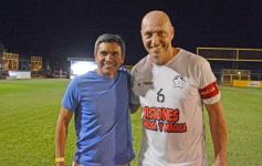 Foto de la galería:  Jugando, arbitrando y con un golazo de penal: Pitana se despidió y dejó todo en la cancha