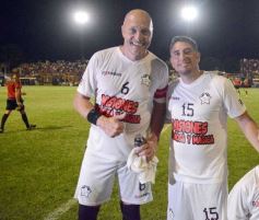 Foto de la galería:  Jugando, arbitrando y con un golazo de penal: Pitana se despidió y dejó todo en la cancha