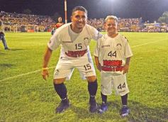 Foto de la galería:  Jugando, arbitrando y con un golazo de penal: Pitana se despidió y dejó todo en la cancha