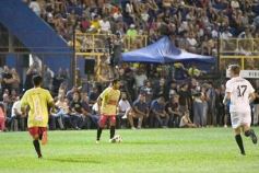 Foto de la galería:  Jugando, arbitrando y con un golazo de penal: Pitana se despidió y dejó todo en la cancha