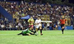 Foto de la galería:  Jugando, arbitrando y con un golazo de penal: Pitana se despidió y dejó todo en la cancha