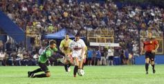 Foto de la galería:  Jugando, arbitrando y con un golazo de penal: Pitana se despidió y dejó todo en la cancha