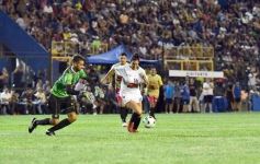 Foto de la galería:  Jugando, arbitrando y con un golazo de penal: Pitana se despidió y dejó todo en la cancha