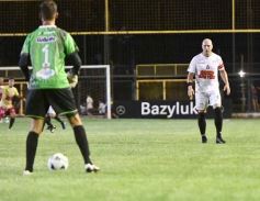 Foto de la galería:  Jugando, arbitrando y con un golazo de penal: Pitana se despidió y dejó todo en la cancha