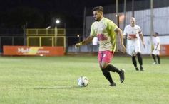 Foto de la galería:  Jugando, arbitrando y con un golazo de penal: Pitana se despidió y dejó todo en la cancha