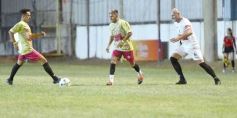 Foto de la galería:  Jugando, arbitrando y con un golazo de penal: Pitana se despidió y dejó todo en la cancha