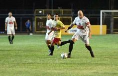 Foto de la galería:  Jugando, arbitrando y con un golazo de penal: Pitana se despidió y dejó todo en la cancha