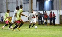 Foto de la galería:  Jugando, arbitrando y con un golazo de penal: Pitana se despidió y dejó todo en la cancha
