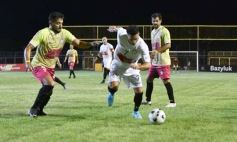 Foto de la galería:  Jugando, arbitrando y con un golazo de penal: Pitana se despidió y dejó todo en la cancha