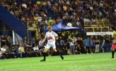 Foto de la galería:  Jugando, arbitrando y con un golazo de penal: Pitana se despidió y dejó todo en la cancha