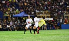 Foto de la galería:  Jugando, arbitrando y con un golazo de penal: Pitana se despidió y dejó todo en la cancha