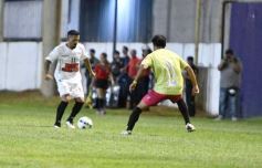 Foto de la galería:  Jugando, arbitrando y con un golazo de penal: Pitana se despidió y dejó todo en la cancha