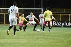 Foto de la galería:  Jugando, arbitrando y con un golazo de penal: Pitana se despidió y dejó todo en la cancha