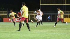 Foto de la galería:  Jugando, arbitrando y con un golazo de penal: Pitana se despidió y dejó todo en la cancha
