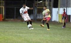 Foto de la galería:  Jugando, arbitrando y con un golazo de penal: Pitana se despidió y dejó todo en la cancha