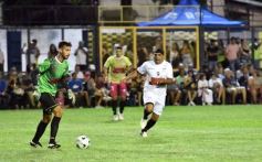 Foto de la galería:  Jugando, arbitrando y con un golazo de penal: Pitana se despidió y dejó todo en la cancha