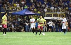 Foto de la galería:  Jugando, arbitrando y con un golazo de penal: Pitana se despidió y dejó todo en la cancha