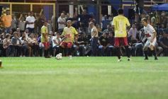 Foto de la galería:  Jugando, arbitrando y con un golazo de penal: Pitana se despidió y dejó todo en la cancha