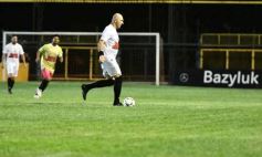 Foto de la galería:  Jugando, arbitrando y con un golazo de penal: Pitana se despidió y dejó todo en la cancha