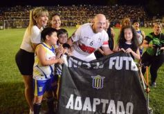Foto de la galería:  Jugando, arbitrando y con un golazo de penal: Pitana se despidió y dejó todo en la cancha
