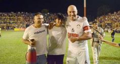 Foto de la galería:  Jugando, arbitrando y con un golazo de penal: Pitana se despidió y dejó todo en la cancha